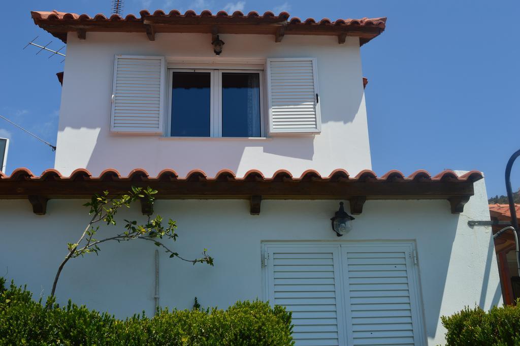 Villa Suites Lagonisi Luxury Exterior photo