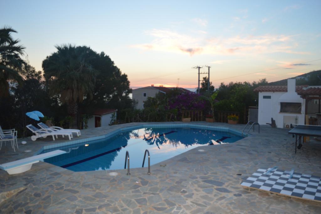 Villa Suites Lagonisi Luxury Exterior photo